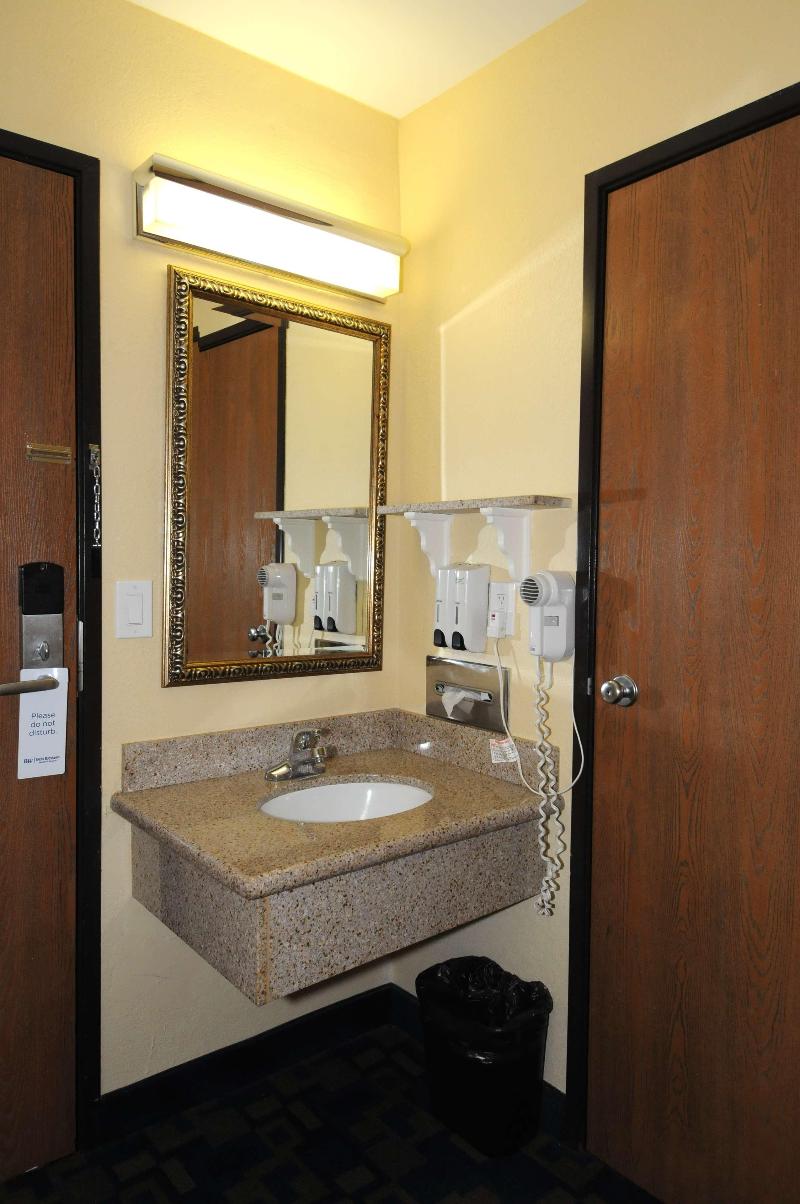 Best Western Antelope Inn & Suites image
