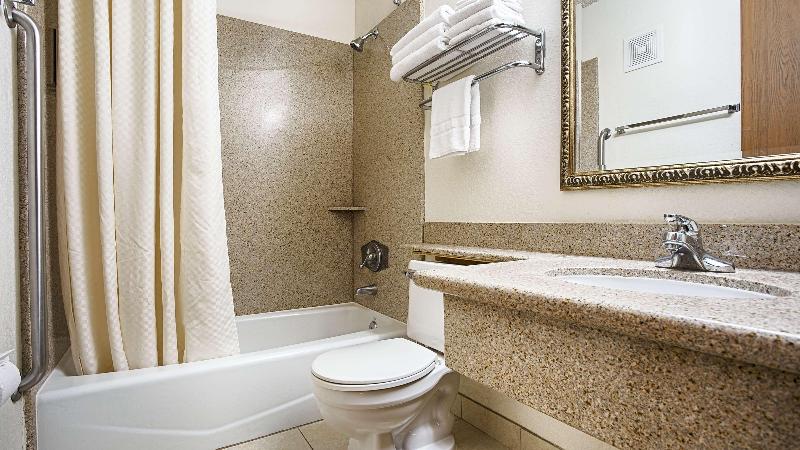 Best Western Antelope Inn & Suites image