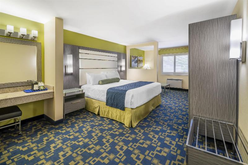 Best Western Antelope Inn & Suites image