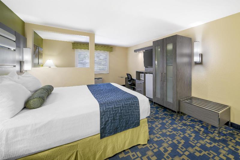 Best Western Antelope Inn & Suites image
