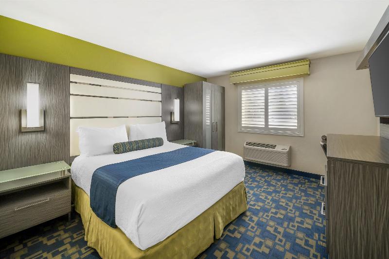 Best Western Antelope Inn & Suites image