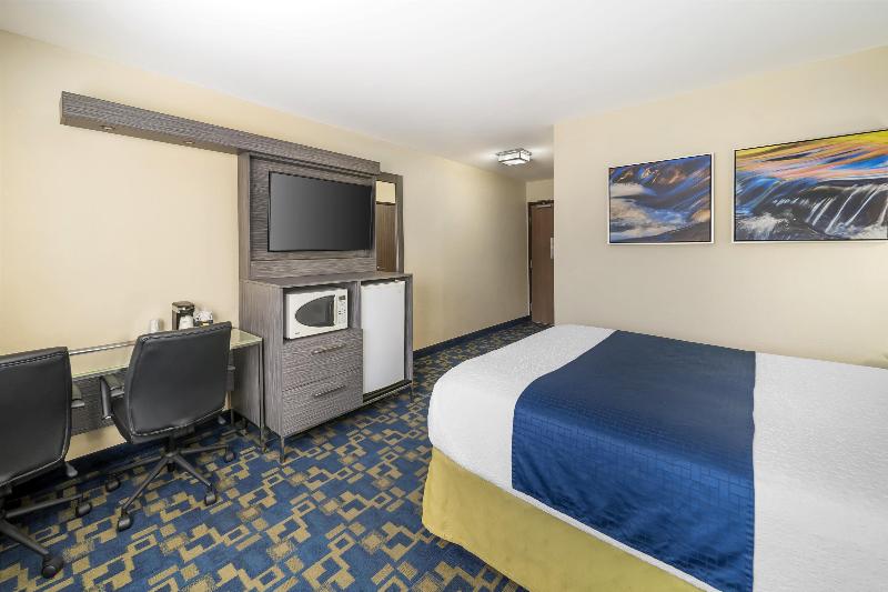 Best Western Antelope Inn & Suites image
