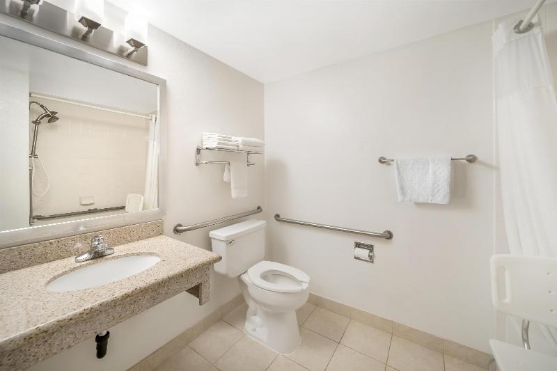 Best Western Antelope Inn & Suites image
