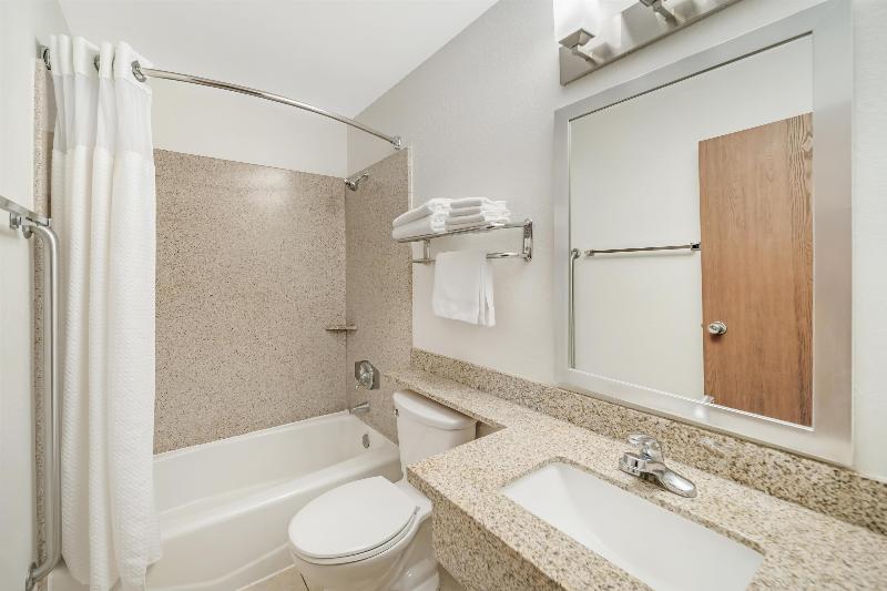 Best Western Antelope Inn & Suites image
