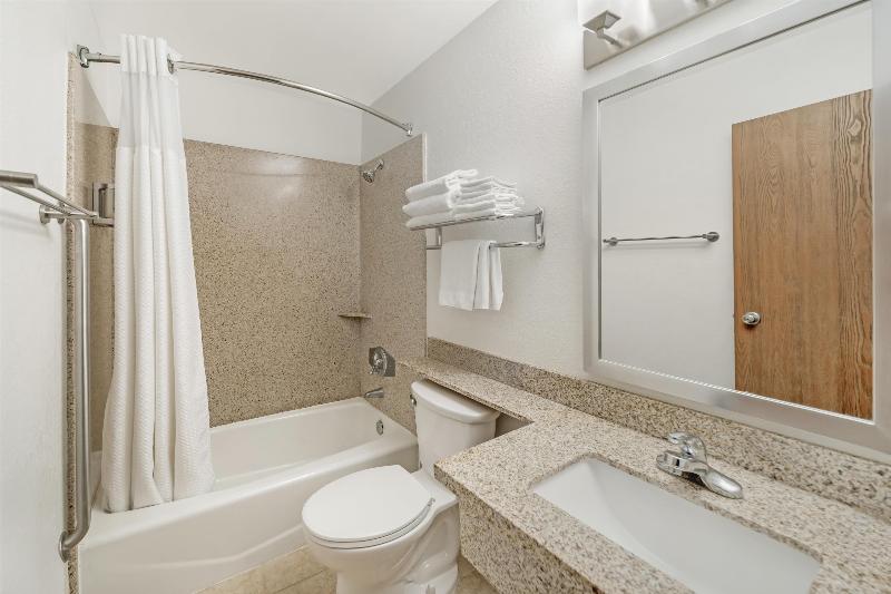 Best Western Antelope Inn & Suites image