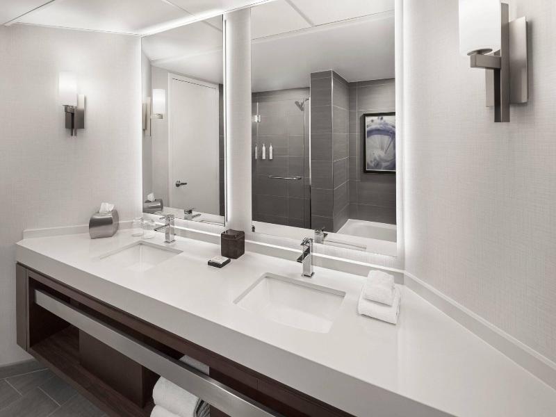 DOUBLE CITY VIEW KING BED