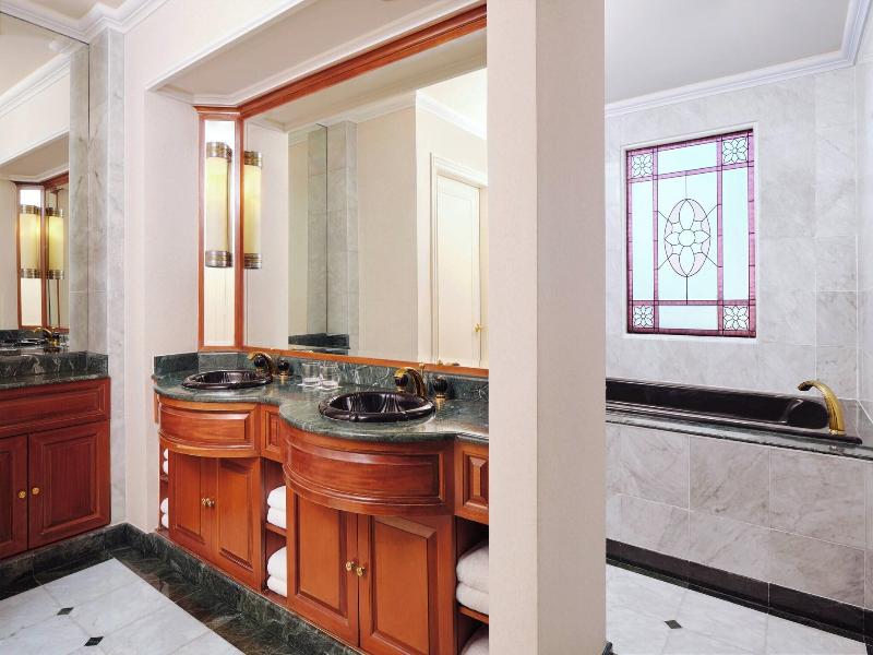 JW Marriott Hotel Surabaya image