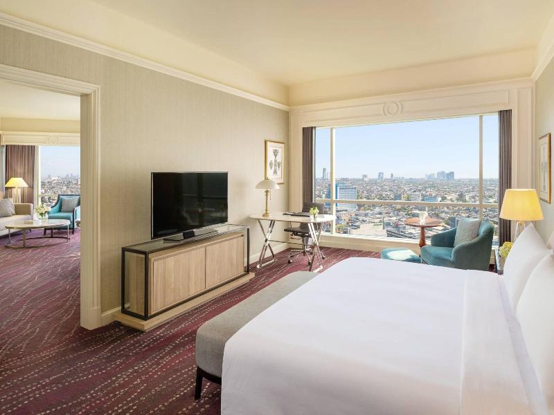 JW Marriott Hotel Surabaya image