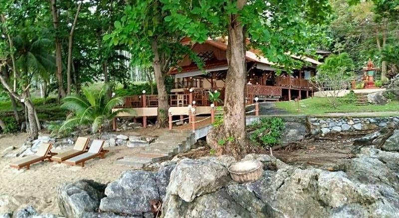 Khanom Hill Resort