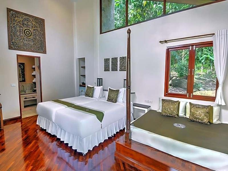 BUNGALOW POOL VIEW KING BED