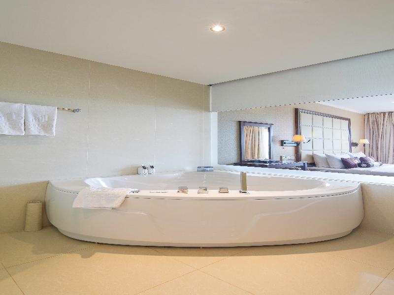 Sea Links Beach Hotel image