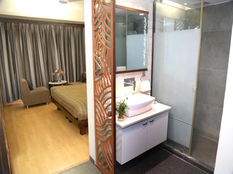 Silver Cloud image