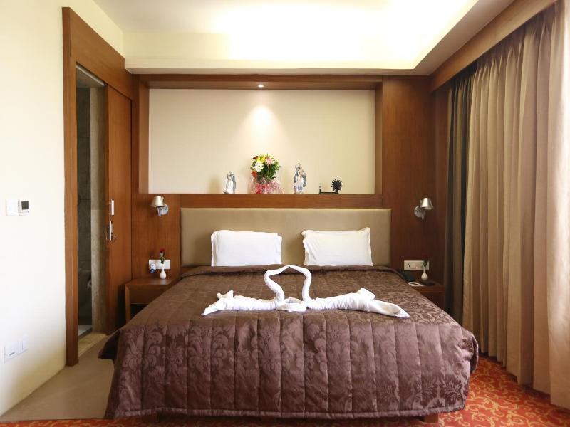 Silver Cloud image