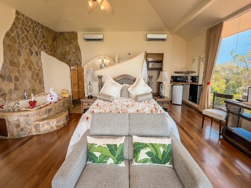 Issimo Suites Boutique Hotel and Spa image