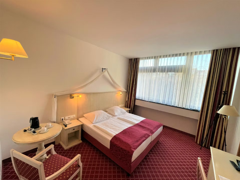 room detail thumbnail 2