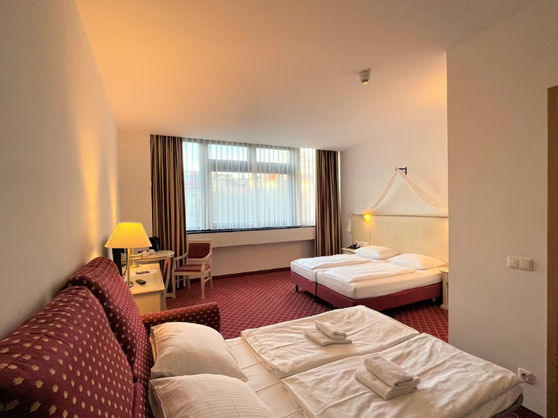 room detail thumbnail 2