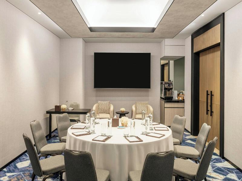 Sheraton Dubai Mall of the Emirates Hotel image