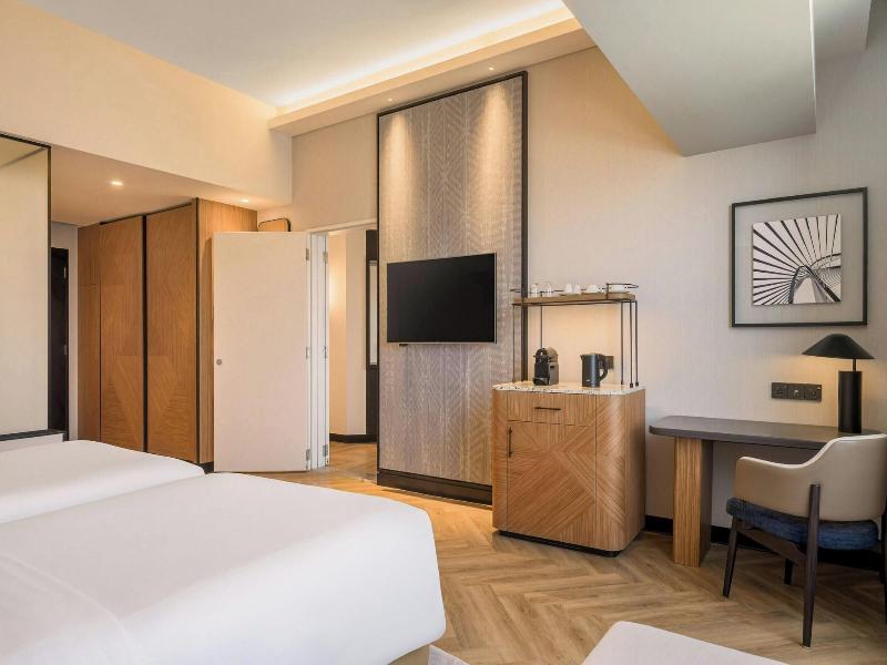 Sheraton Dubai Mall of the Emirates Hotel image