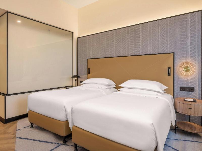 Sheraton Dubai Mall of the Emirates Hotel image