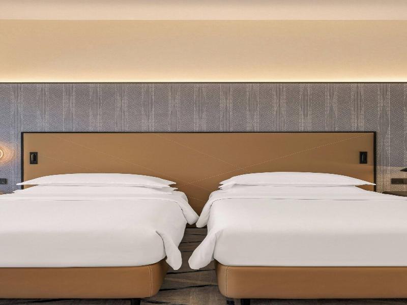 Sheraton Dubai Mall of the Emirates Hotel image
