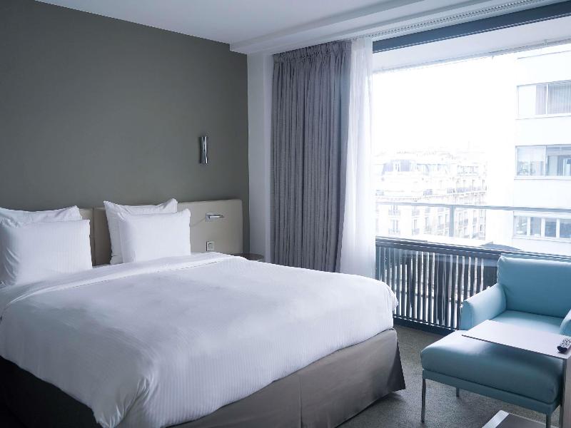 Pullman Paris Tour Eiffel image
