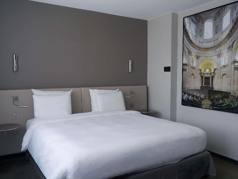 Pullman Paris Tour Eiffel image