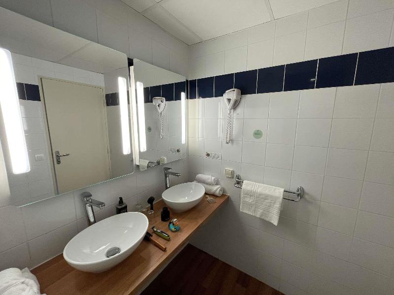 Ibis Styles Toulouse Blagnac Airport image