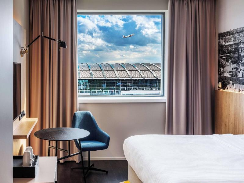 Courtyard Prague Airport image