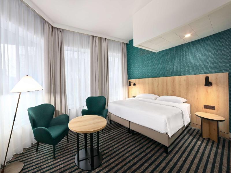 Radisson Hotel Brussels Centre Midi image