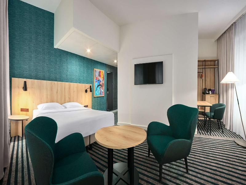 Radisson Hotel Brussels Centre Midi image