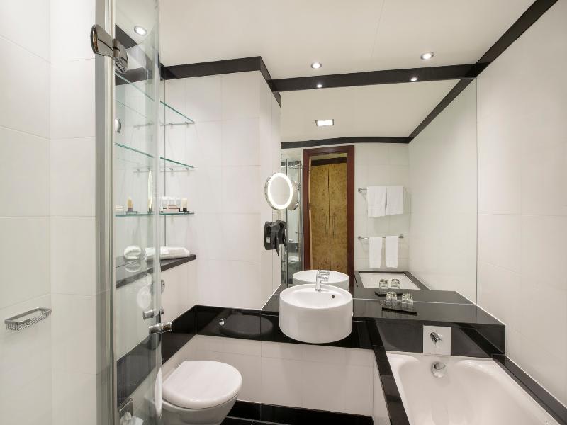 Leonardo Royal Hotel London St Pauls image