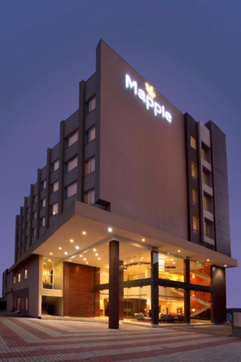 Пуна - The Mapple Adhwhryou Luxury Business Hotel
