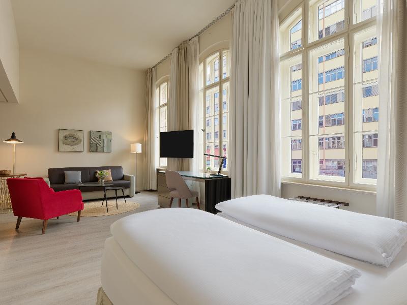 room detail thumbnail 2