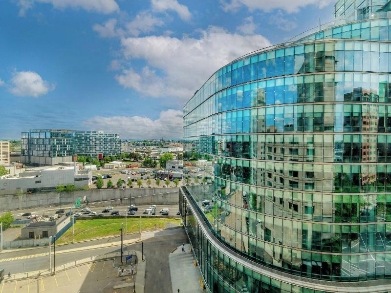 Stay in style at Renaissance Boston Waterfront Hotel