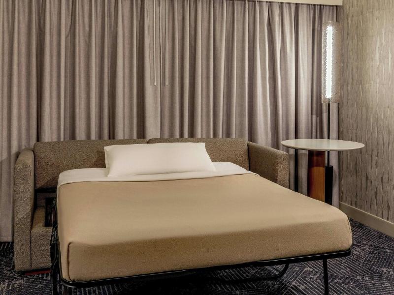 Stay in style at Renaissance Boston Waterfront Hotel