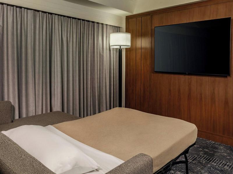 Stay in style at Renaissance Boston Waterfront Hotel