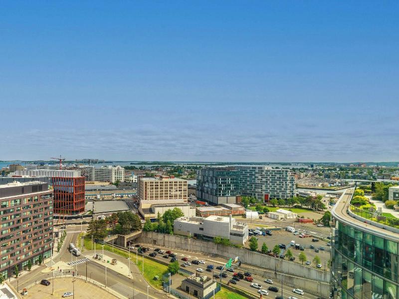 Stay in style at Renaissance Boston Waterfront Hotel