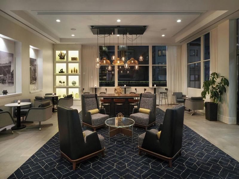 Courtyard Long Beach Downtown image