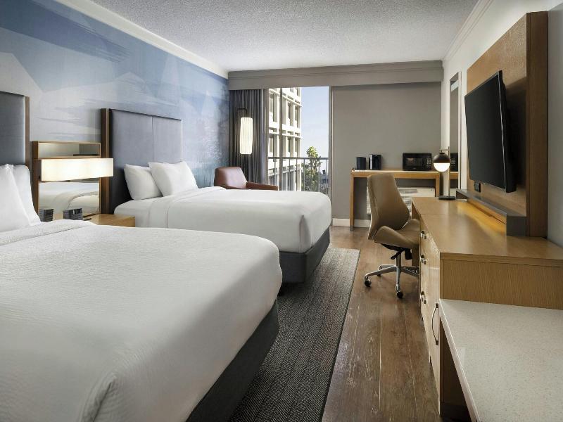 Courtyard Long Beach Downtown image