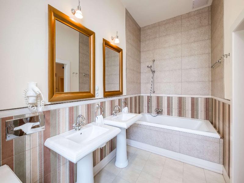 Clarion Grandhotel Zlaty Lev image