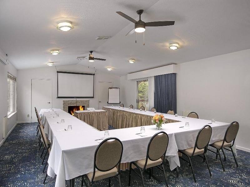 Half Moon Bay Lodge image