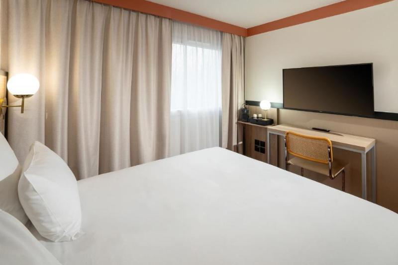 Sure Hotel by Best Western Caen Memorial image