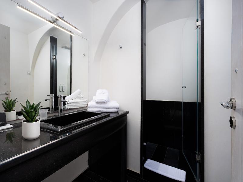 SUITE WITH JACUZZI — photo 7