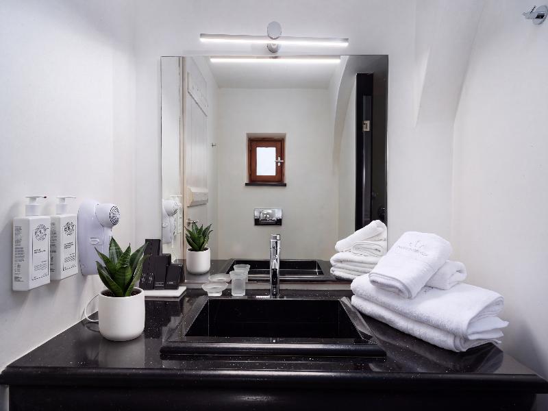 SUITE WITH JACUZZI — photo 8