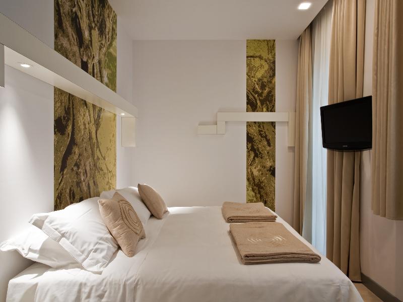 Eos Hotel image