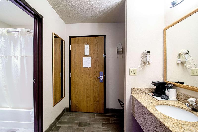 Quality Inn image