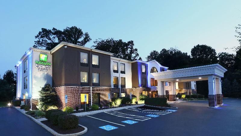 Holiday Inn Express & Suites West Chester By IHG image