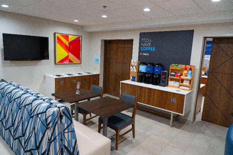Holiday Inn Express & Suites West Chester By IHG image