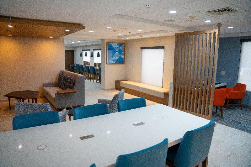 Holiday Inn Express & Suites West Chester By IHG image