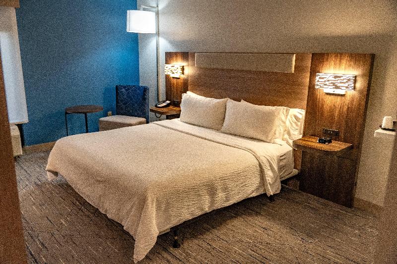 Holiday Inn Express & Suites West Chester By IHG image